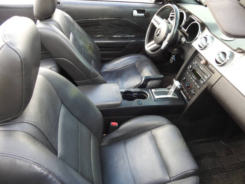 2009 Ford Mustang V6 Deluxe