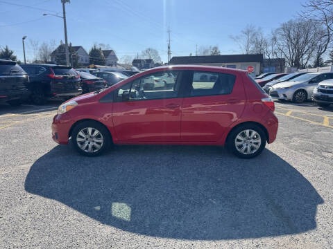 2014 Toyota Yaris 5-Door LE