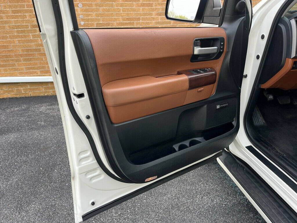 2013 Toyota Sequoia 21