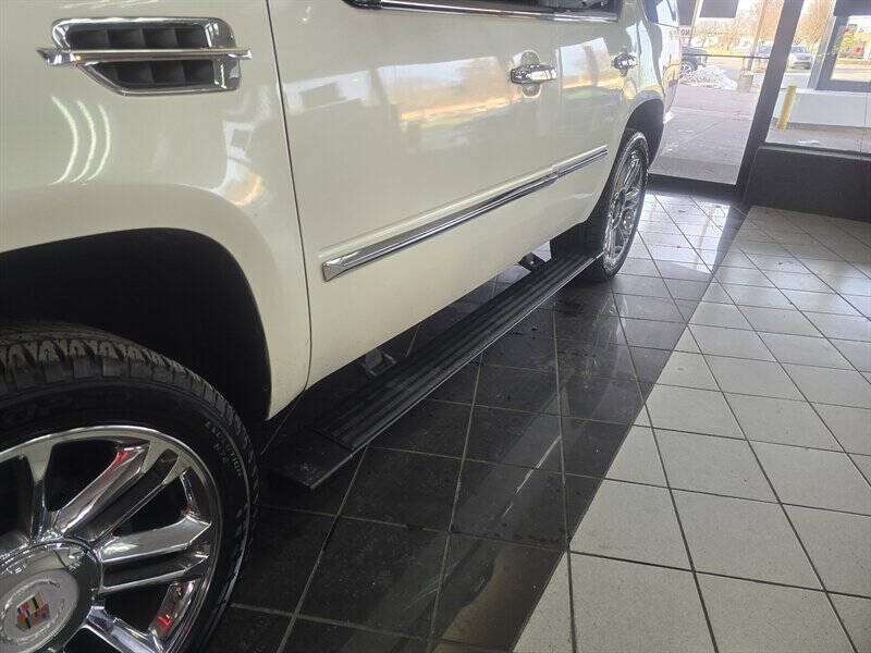 2012 Cadillac Escalade Platinum Edition