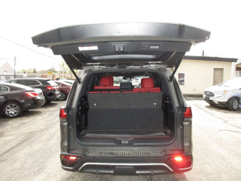 2023 Lexus LX 600 F SPORT Handling