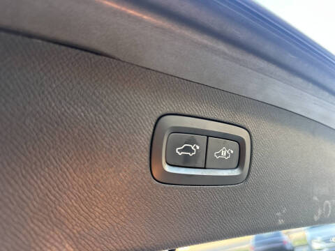 2017 Volvo XC90 T6 Momentum