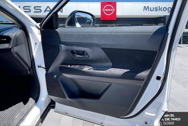 2025 Nissan Kicks S