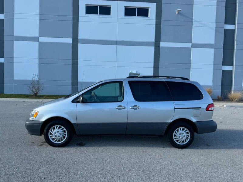 2003 Toyota Sienna CE