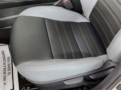 2022 Nissan Kicks SR