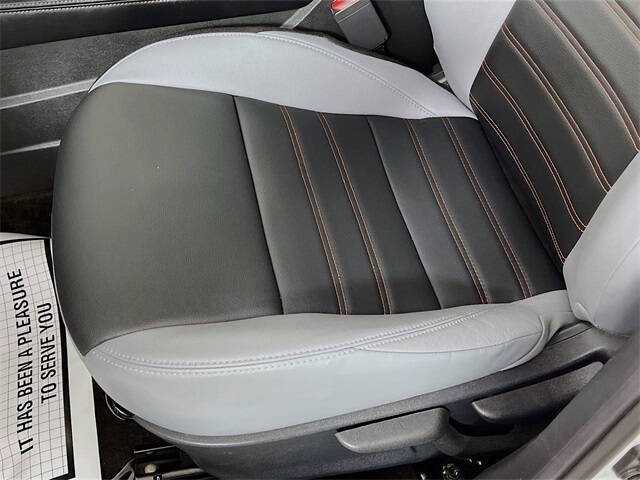 2022 Nissan Kicks SR