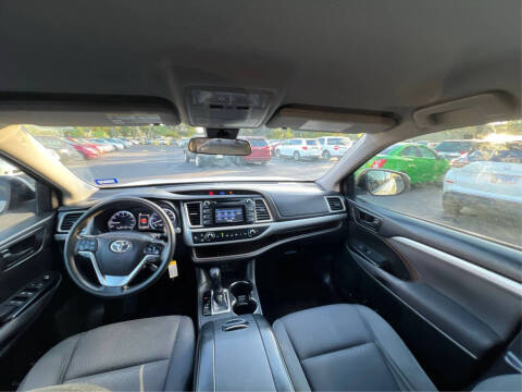 2017 Toyota Highlander LE