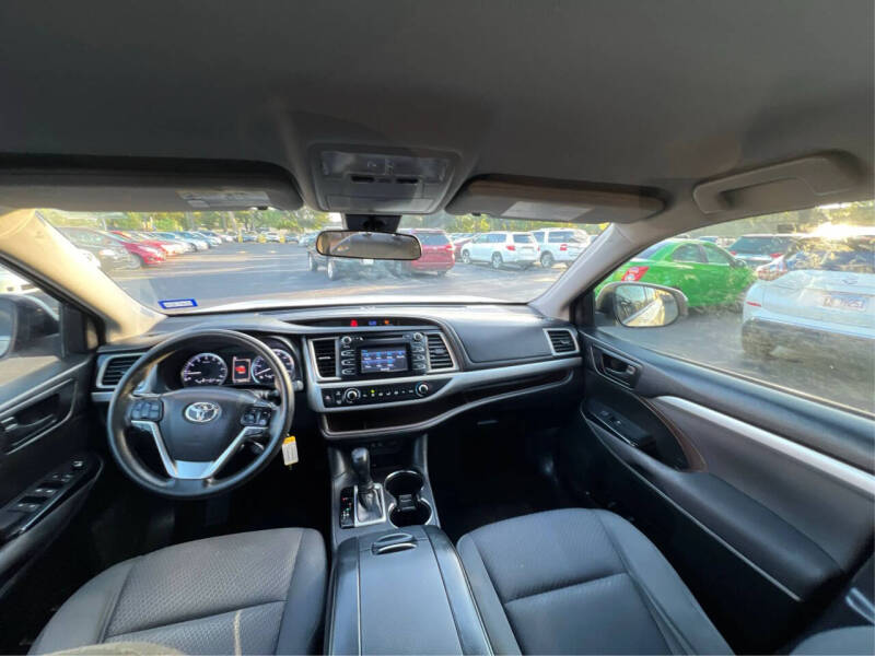 2017 Toyota Highlander LE