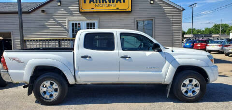 2008 Toyota Tacoma for sale at Parkway Motors in Springfield IL