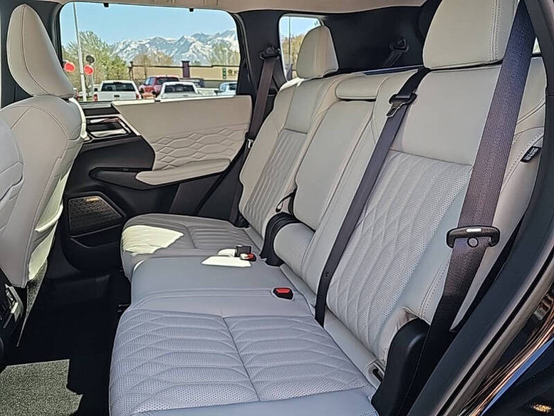 2025 Mitsubishi Outlander SEL Platinum Edition