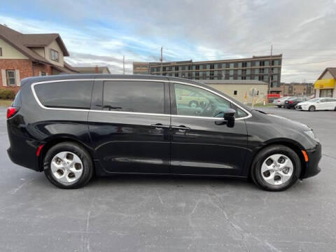 2017 Chrysler Pacifica LX