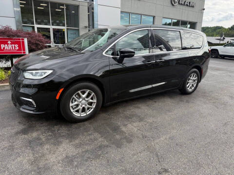 2026 Chrysler Pacifica Select