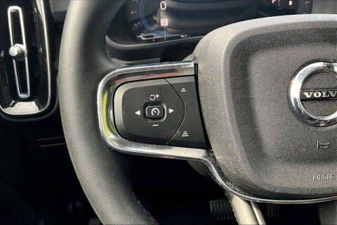 2023 Volvo XC40 B5 Plus Bright Theme