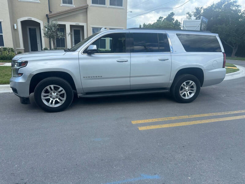 2016 Chevrolet Suburban LT photo 9