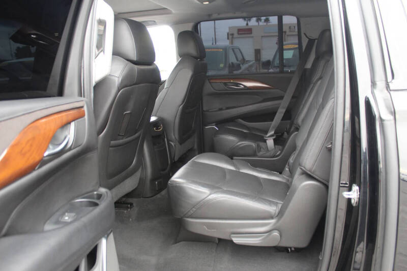 2018 Cadillac Escalade ESV Luxury