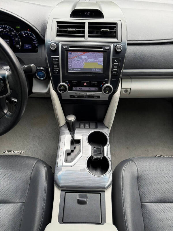 2012 Toyota Camry Hybrid XLE