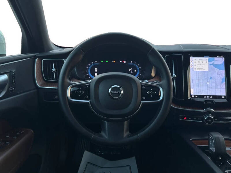 2023 Volvo XC60 B5 Plus Bright Theme