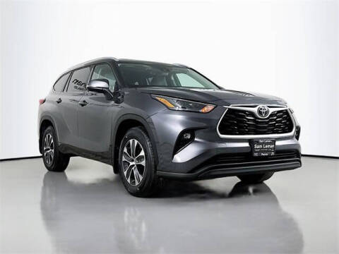 2022 Toyota Highlander for sale at Sam Leman Chrysler Jeep Dodge of Peoria in Peoria IL