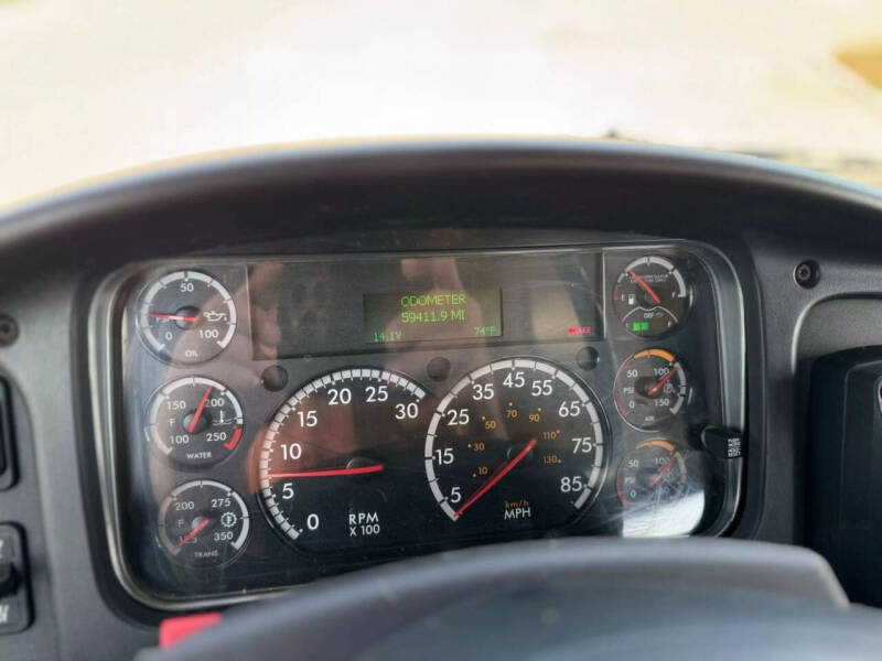 2019 Freightliner M2 106