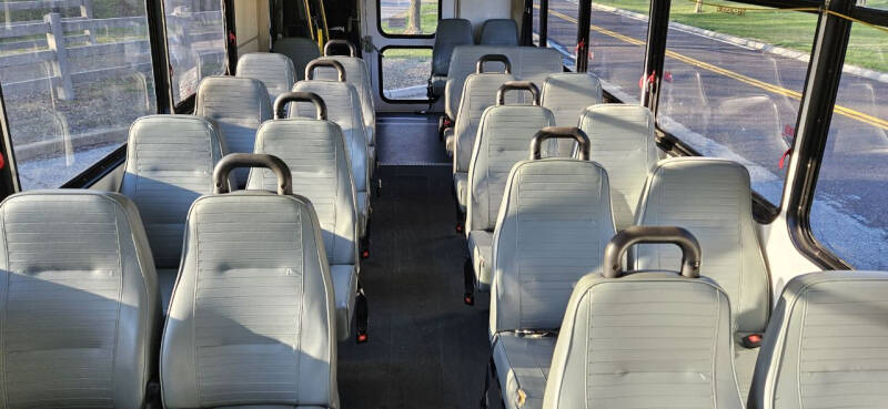 2014 Ford F-550 Shuttle Bus