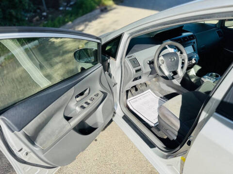2012 Toyota Prius v Two