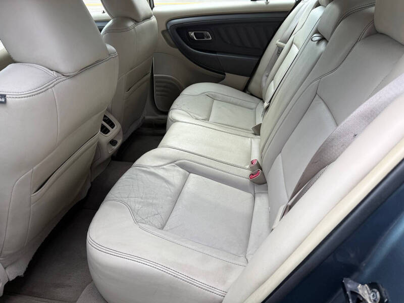 2010 Ford Taurus SEL