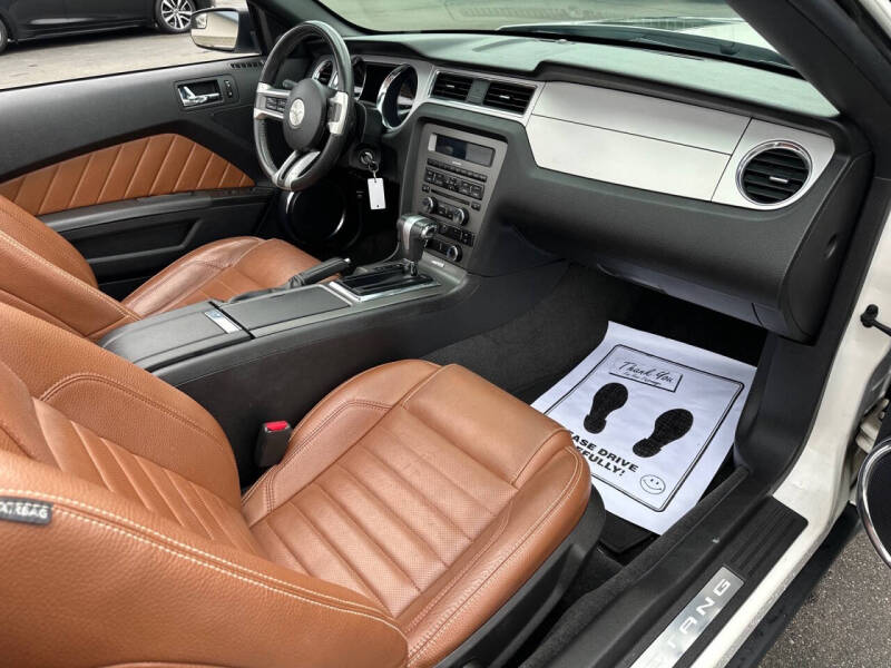 2011 Ford Mustang V6 Premium