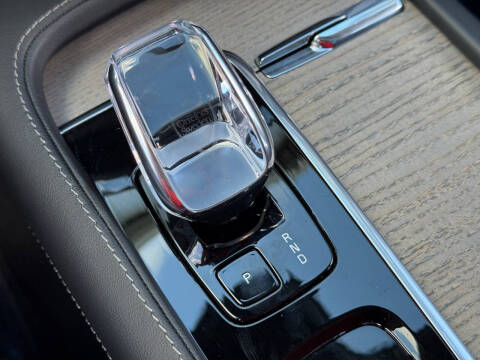 2024 Volvo XC90 Recharge T8 Ultimate Bright Theme 7P