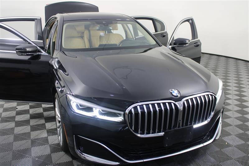 2022 BMW 7 Series 740i