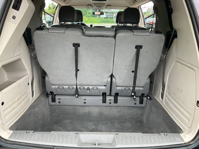 2014 Volkswagen Routan SE