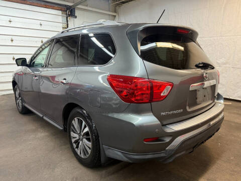 2017 Nissan Pathfinder SL