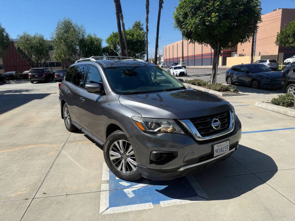 2020 Nissan Pathfinder S's photo