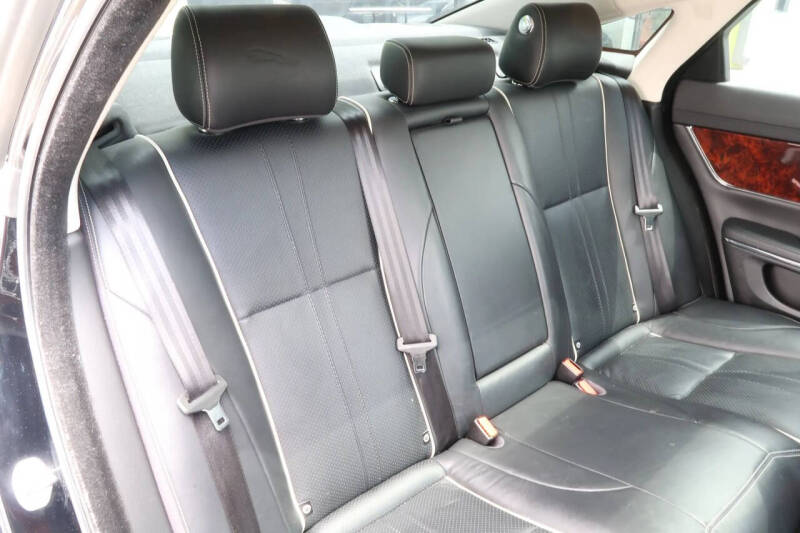 2017 Jaguar XJ R-Sport