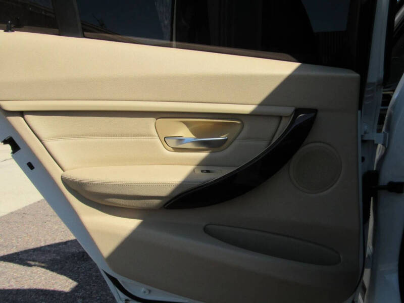 2015 BMW 3 Series 320i