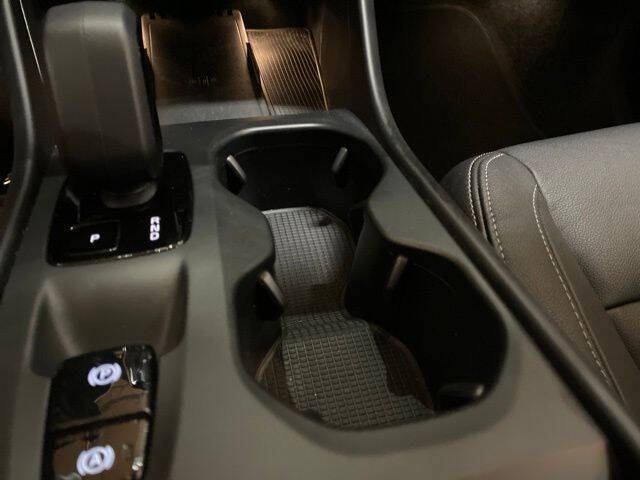2025 Volvo XC40 B5 Core Bright Theme