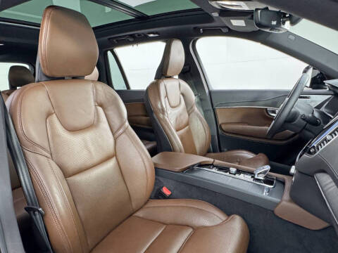 2023 Volvo XC90 Recharge T8 Ultimate Dark Theme