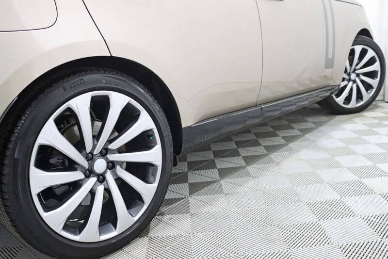 2025 Land Rover Range Rover P530 SE