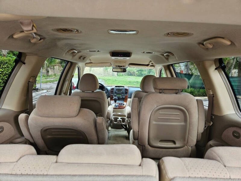 2007 Hyundai Entourage GLS