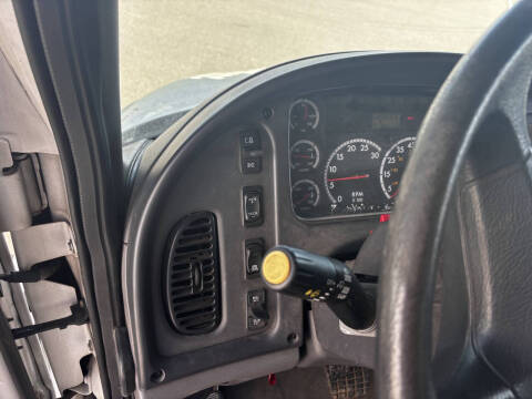 2007 Freightliner M2 106