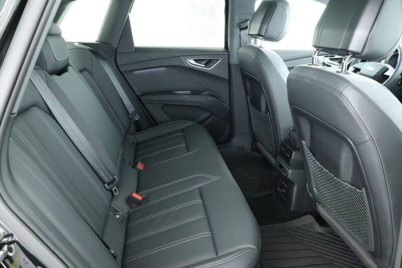 2025 Audi Q4 e-tron quattro Premium 55