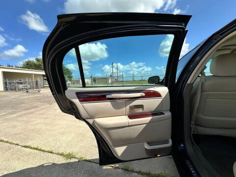 2004 Lincoln Town Car Ultimate