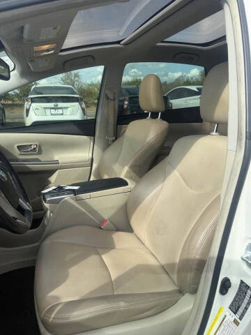 2015 Toyota Prius v Five