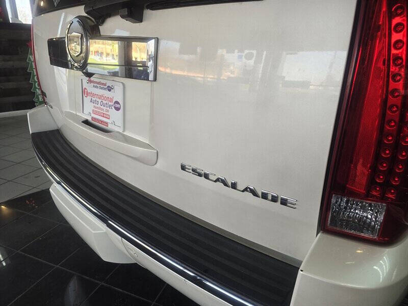 2012 Cadillac Escalade Platinum Edition