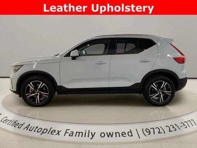 2025 Volvo XC40 B5 Core Bright Theme