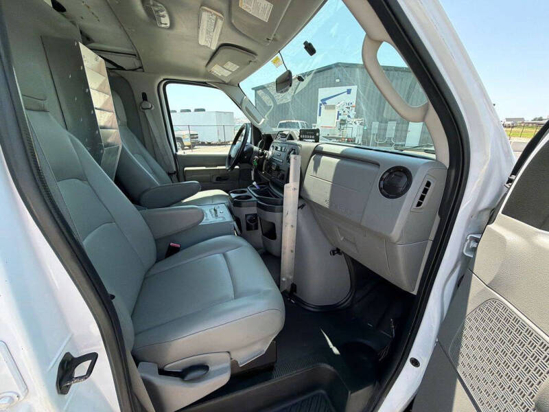 2013 Ford E-Series E-350 SD
