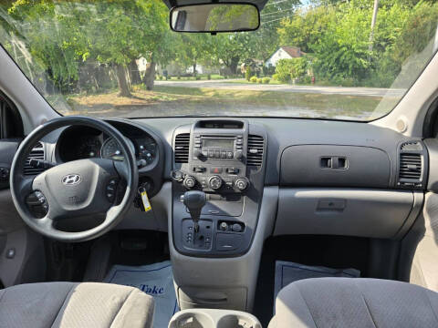 2008 Hyundai Entourage GLS