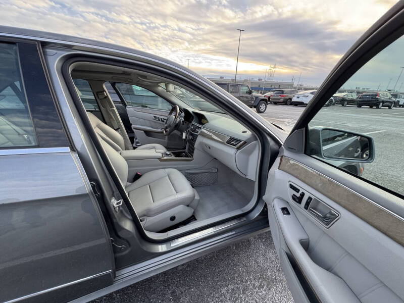 Image 4 of 2011 Mercedes-Benz E-Class E 350 Luxury