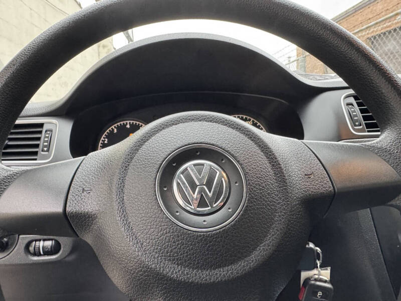 2011 Volkswagen Jetta Base photo 10