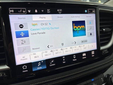 2022 Chrysler Pacifica Hybrid Touring L