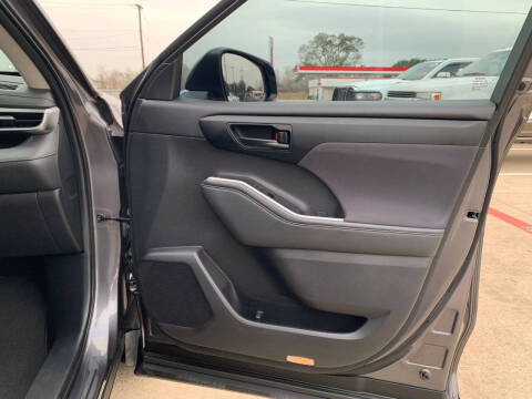 2021 Toyota Highlander LE